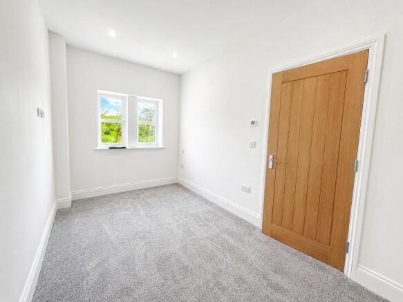 4 bed Semi-Detached to rent Image 7