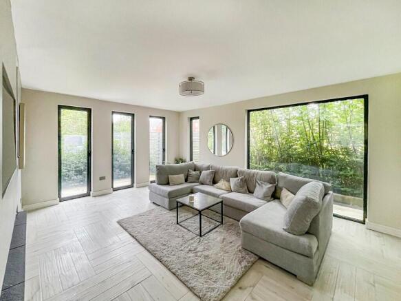 4 bed Detached for sale Image 7