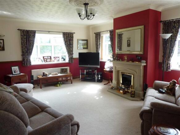 SPACIOUS LOUNGE