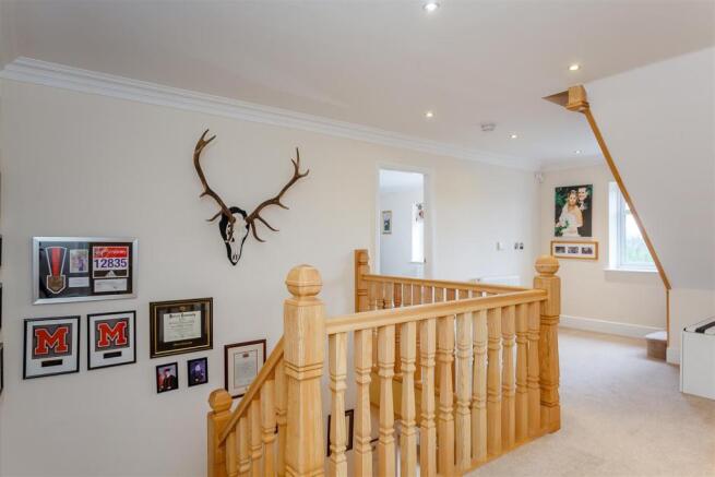 8340636-interior19.jpg