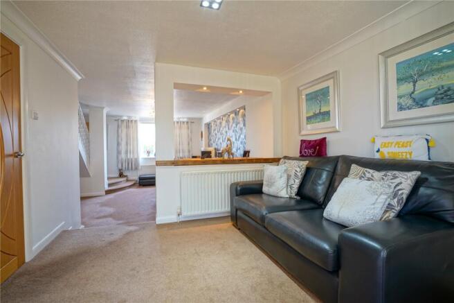 4 bed Detached for sale Image 5