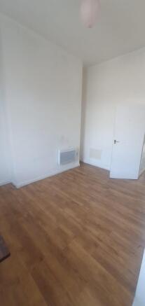 2 bed Flat to rent Image 4