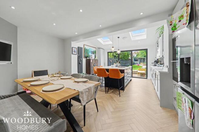 Avondale Drive, Loughton, IG10 photo 3