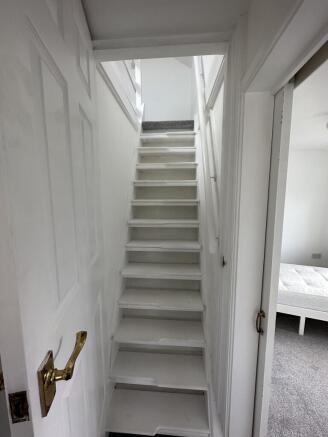 4 bed Semi-Detached to rent Image 6
