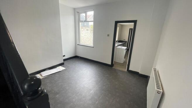 2 bed Terraced to rent Image 4