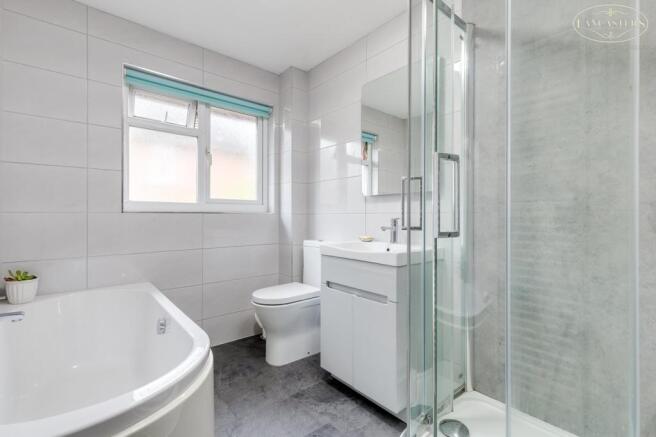 Family Bathroom 