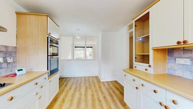 3 bed Semi-Detached to rent Image 5