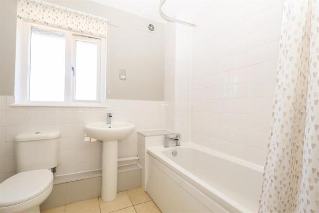 4 bed Semi-Detached for sale Image 8