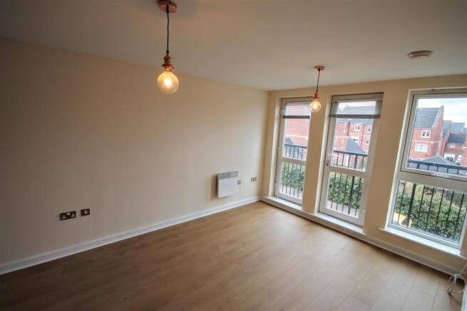 OPEN PLAN LOUNGE/KITCHEN