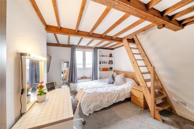 5 bed Detached for sale Image 10