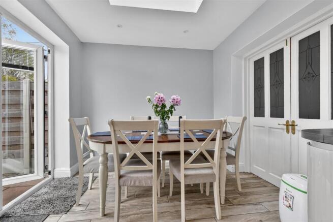 4 bed Semi-Detached for sale Image 9