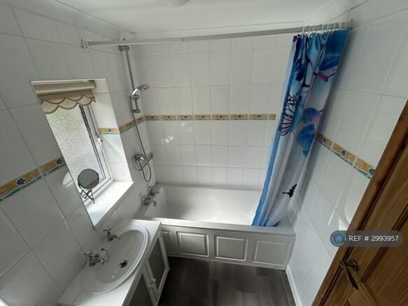 3 bed Terraced to rent Image 5