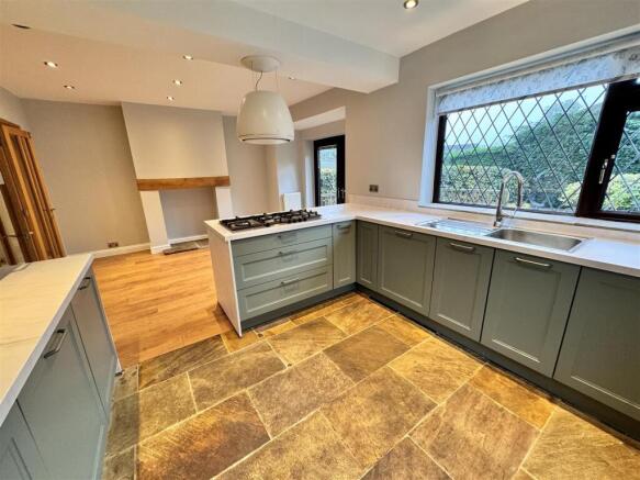 3 bed Semi-Detached for sale Image 4