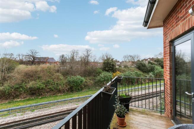 Merlin House, W4 - TO LET