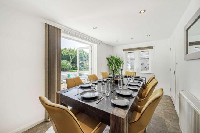 4 bed Detached for sale Image 11
