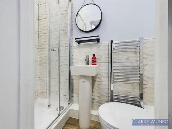 5 bed Town House to rent Image 4