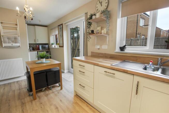 3 bed Semi-Detached for sale Image 5