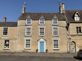 6 Montague House, High Street, Fairford GL7 4AD