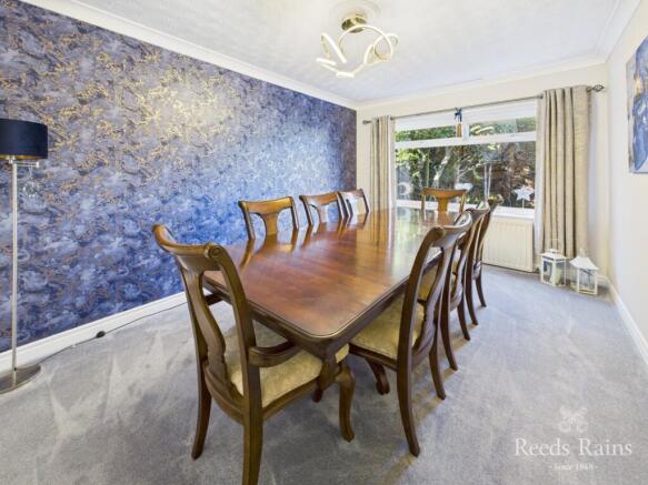 4 bed Bungalow for sale Image 7