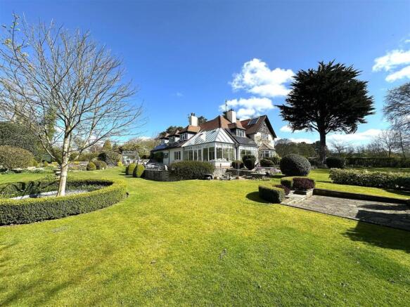 4 bed House for sale Image 5