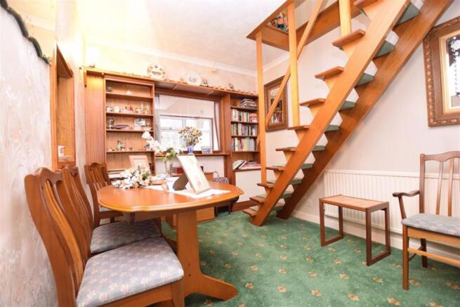 LIVING/DINING ROOM
