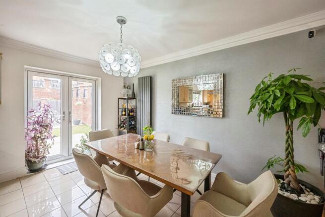 5 bed Detached for sale Image 6