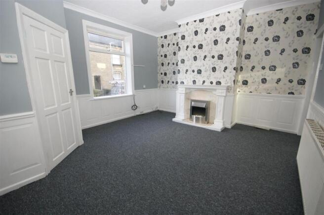 LIVING ROOM.JPG