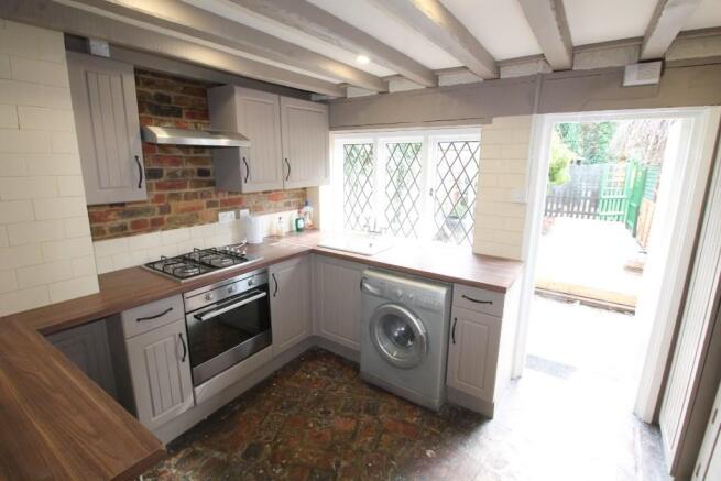 FITTED KITCHEN