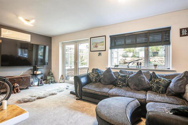 4 bed Detached for sale Image 7