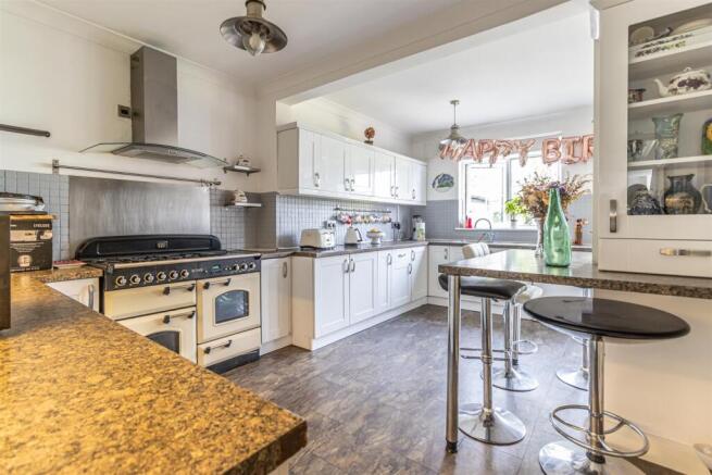 luxury kitchen-breakfast room