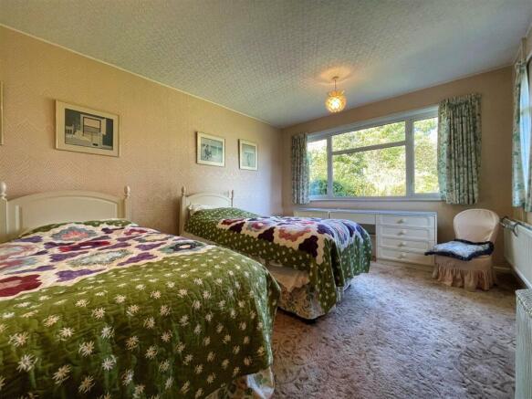 Bedroom 1.jpg