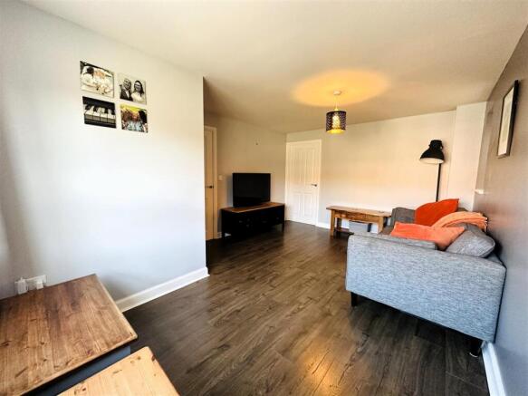 3 bed Semi-Detached for sale Image 6