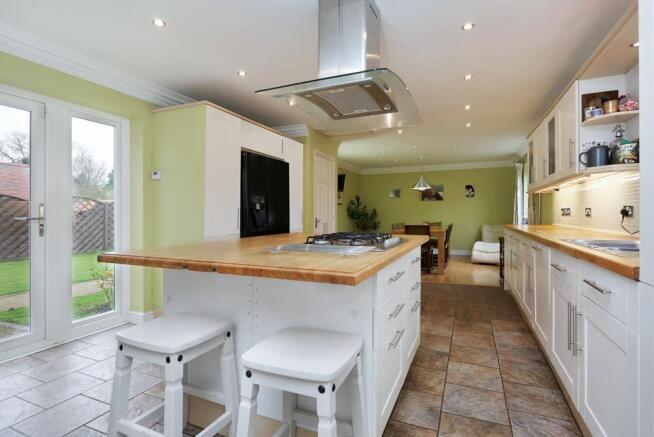KITCHEN/FAMILY ROOM
