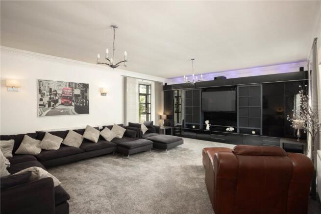 9 bed Detached for sale Image 6