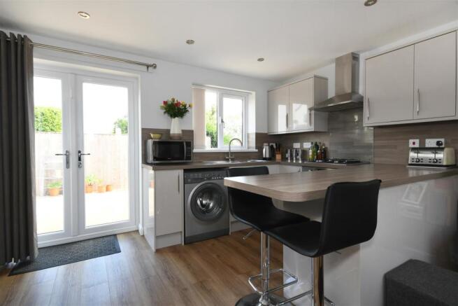 Kitchen 2.jpg