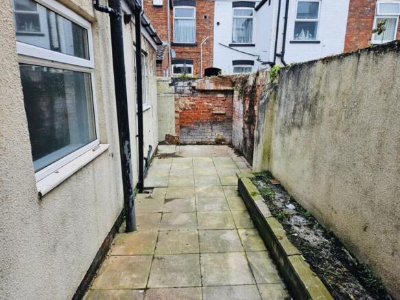 3 bed Terraced to rent Image 9