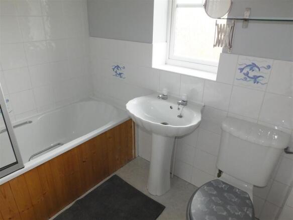 Bathroom.JPG