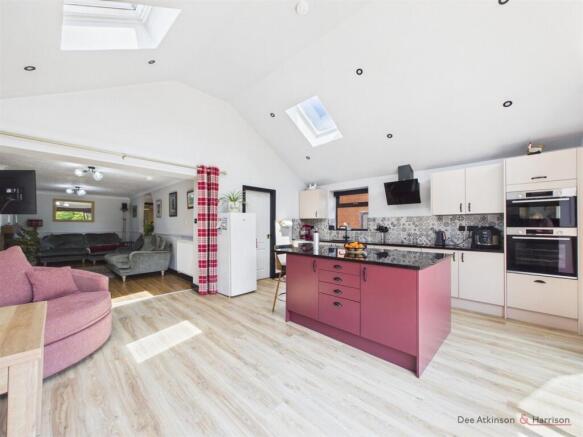 2 bed Detached Bungalow for sale Image 7