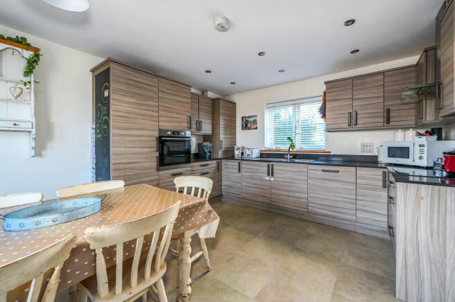 6 Royal Oak close...