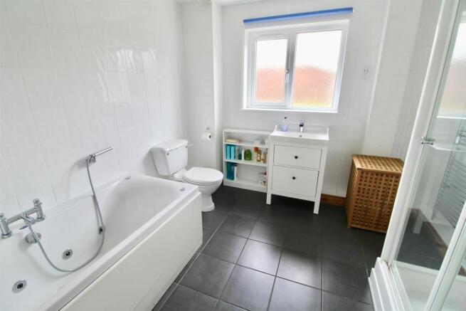 Bathroom 2.jpg