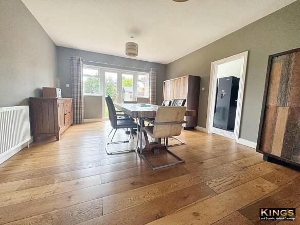 4 bed Detached for sale Image 9