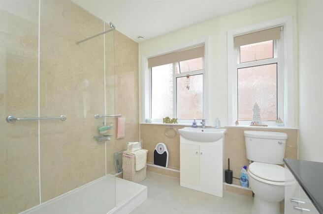 resizedShowerRoom.jpg