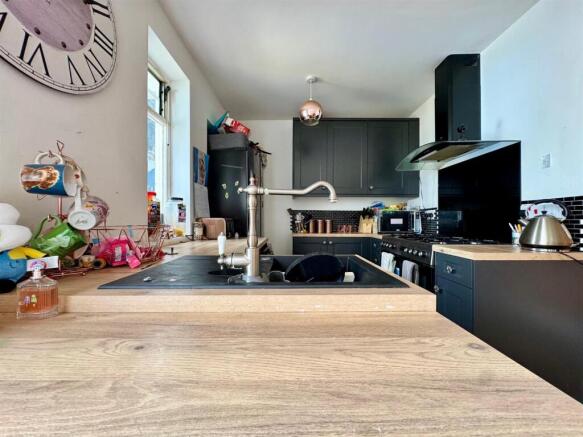 Kitchen 1.jpg