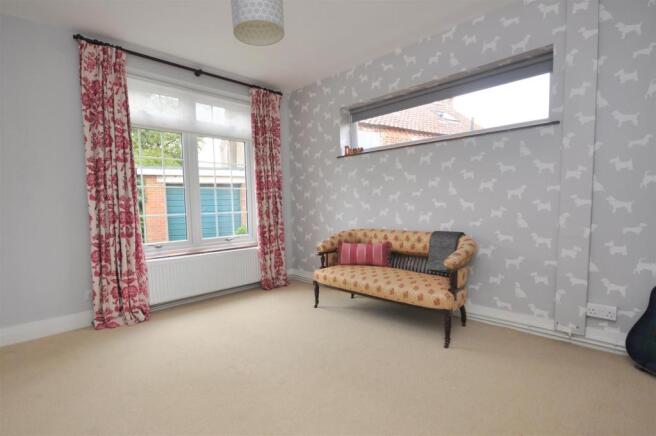 BEDROOM 4