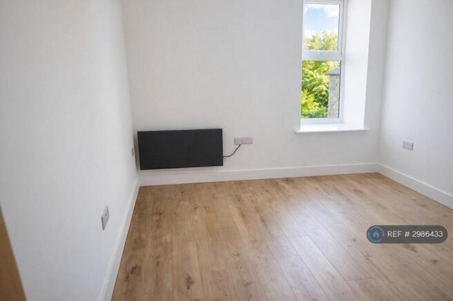 3 bed Flat to rent Image 8