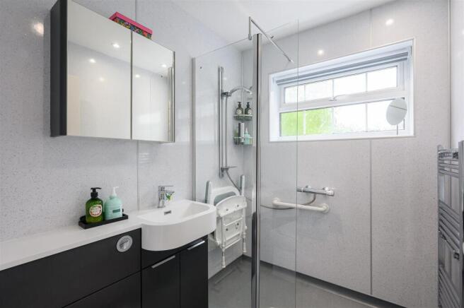 4 bed Detached for sale Image 7