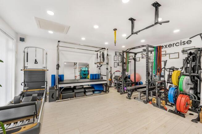 Studio/Garage