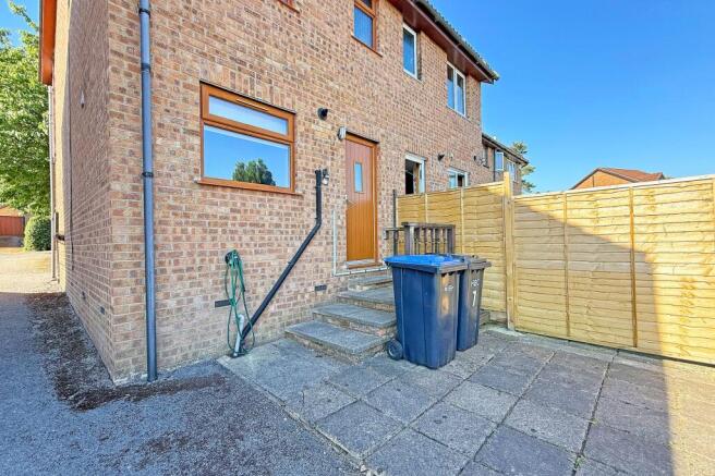 2 bed Semi-Detached to rent Image 9