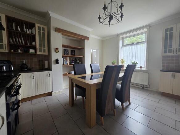 4 bed Detached for sale Image 4