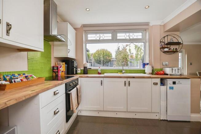 3 bed Semi-Detached for sale Image 4